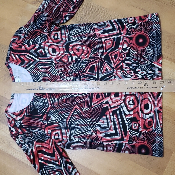 Rebecca Malone - Abstract Geometric Tie-dye 3/4 sleeved top (Ladies Medium) - Picture 7 of 12